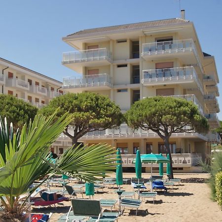 Appartamenti Diplomatic-Residence Fronte Mare-Piazza Torino-Lido Di Jesolo Kültér fotó
