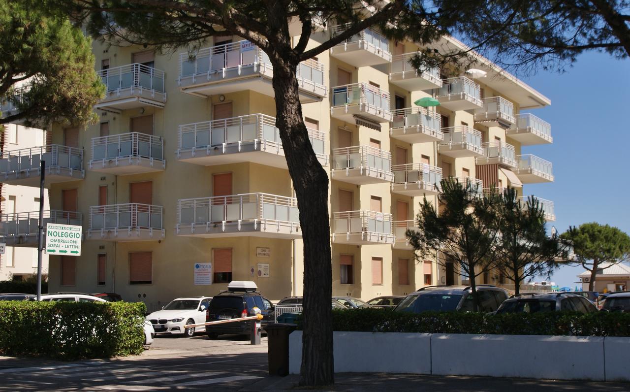 Appartamenti Diplomatic-Residence Fronte Mare-Piazza Torino-Lido Di Jesolo Kültér fotó