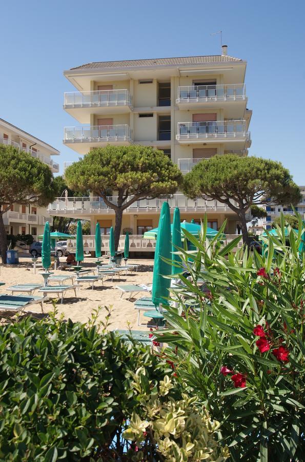 Appartamenti Diplomatic-Residence Fronte Mare-Piazza Torino-Lido Di Jesolo Kültér fotó